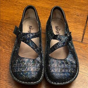 Alegria Women's Multicolor Iridescent Mary Jane Flats, EUC